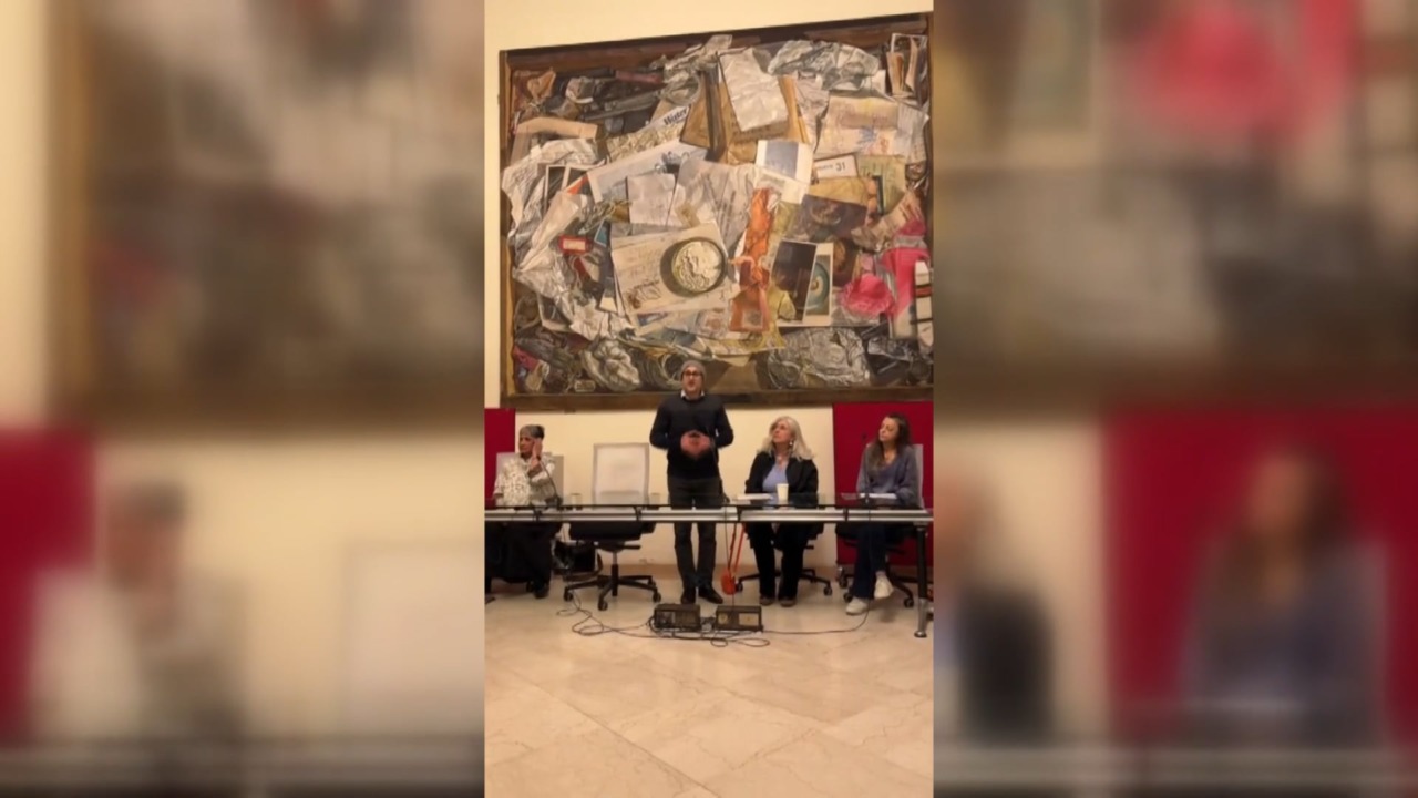 Giovane iraniano zittisce i “pacifisti” in Comune