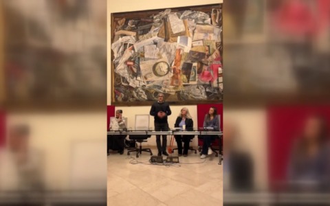 Giovane iraniano zittisce i “pacifisti” in Comune