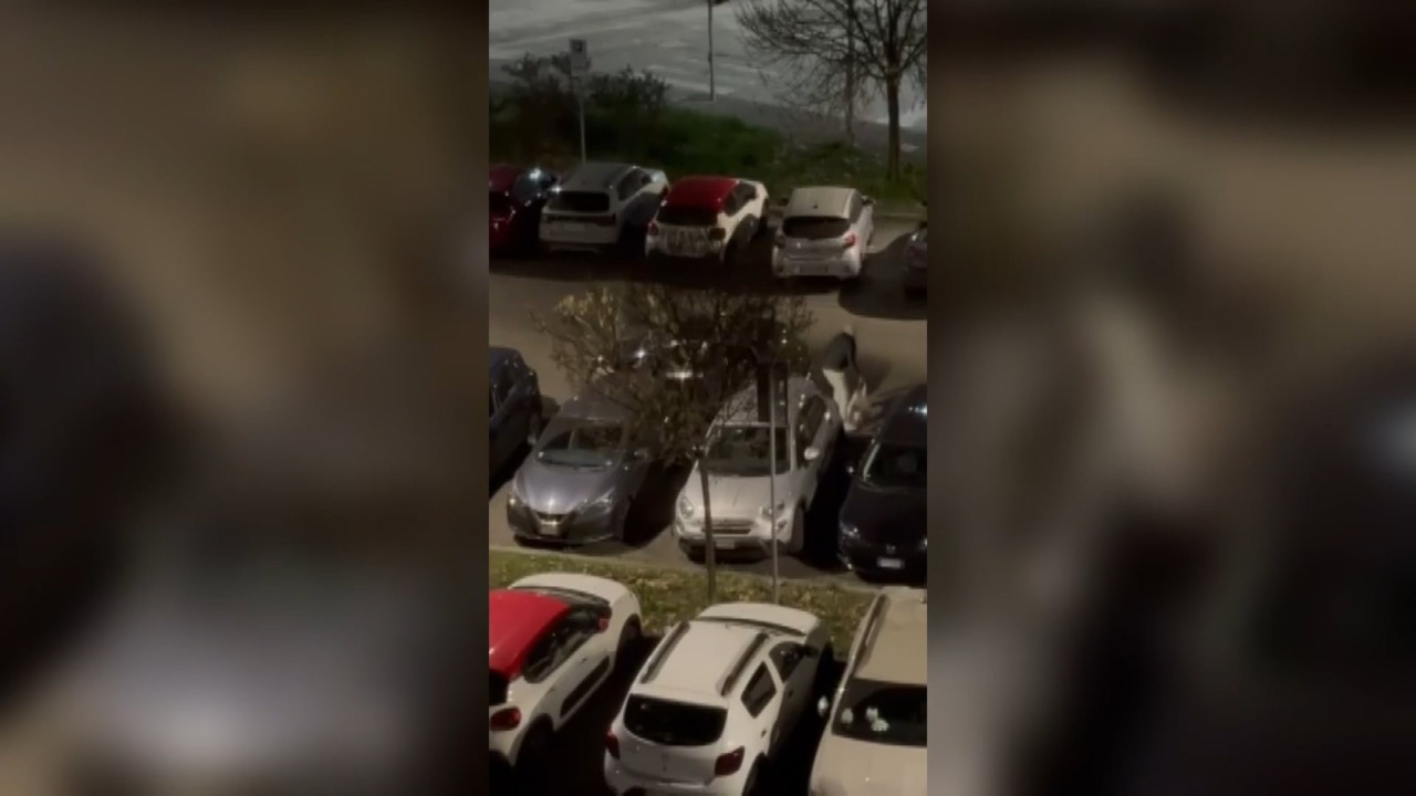 Furto di pneumatici in via Aldo Moro