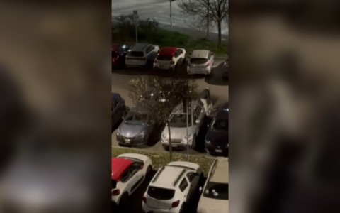 Furto di pneumatici in via Aldo Moro