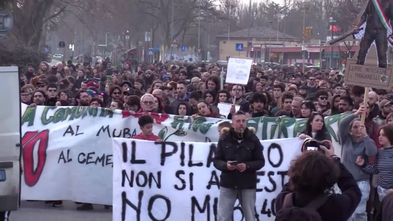 Pilastro, nel rione la manifestazione dei contrari al Muba