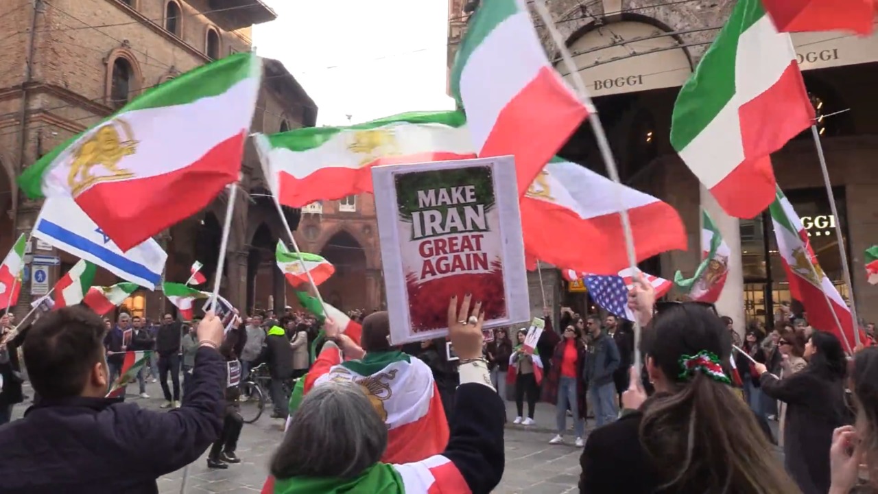 Sotto le Due Torri nuova manifestazione di giovani iraniani
