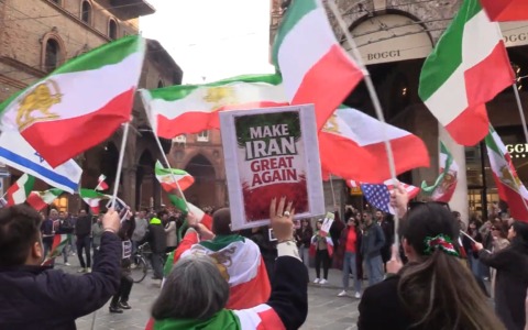 Sotto le Due Torri nuova manifestazione di giovani iraniani