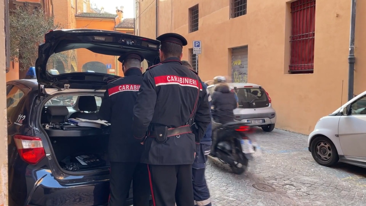 Due truffe a Bologna, vittime due donne: consegnato oro per oltre 12mila euro