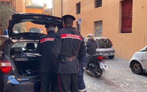 Due truffe a Bologna, vittime due donne: consegnato oro per oltre 12mila euro