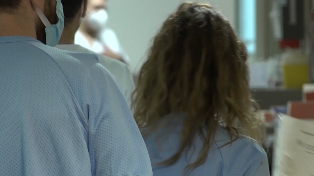 Hiv trasmesso alla figlia e mai curato: due genitori a processo a Bologna