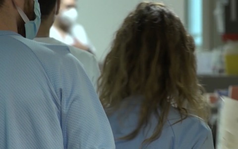 Hiv trasmesso alla figlia e mai curato: due genitori a processo a Bologna