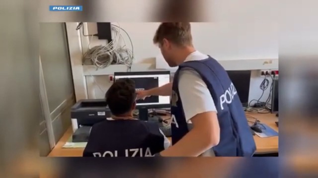 Dal suo profilo social minacce e messaggi che rimandavano alla jihad: giovane denunciato