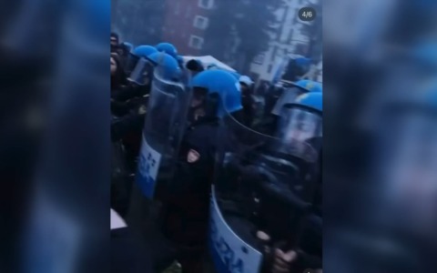 Pilastro: sgombero e tensioni. Nuove transenne a guardia del cantiere del museo dei bambini