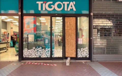 “Spaccata” da Tigotà in via San Felice, è la seconda in 10 giorni