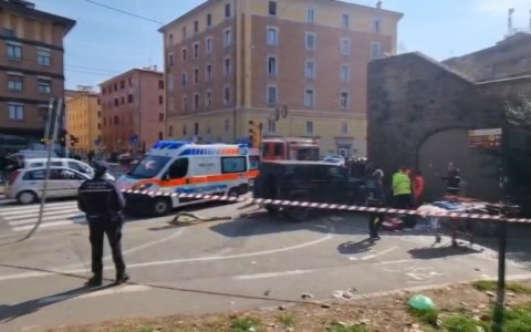 Porta San Donato, suv sbanda e travolge pedone sul marciapiede: gravissima 79enne