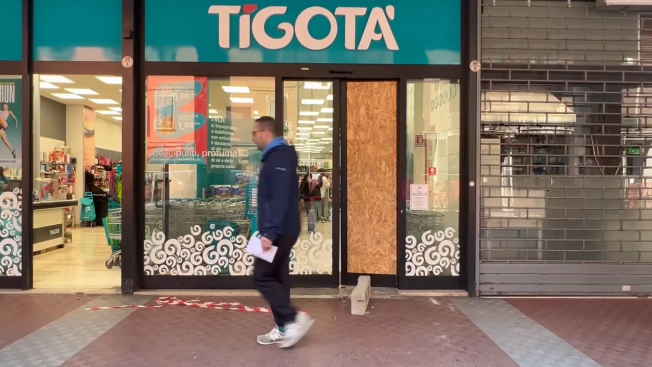 “Spaccata” da Tigotà in via San Felice, è la seconda in 10 giorni