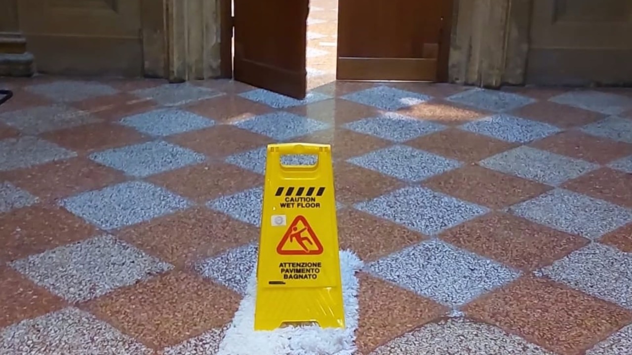 Piove dentro il Palazzo dell’Archiginnasio