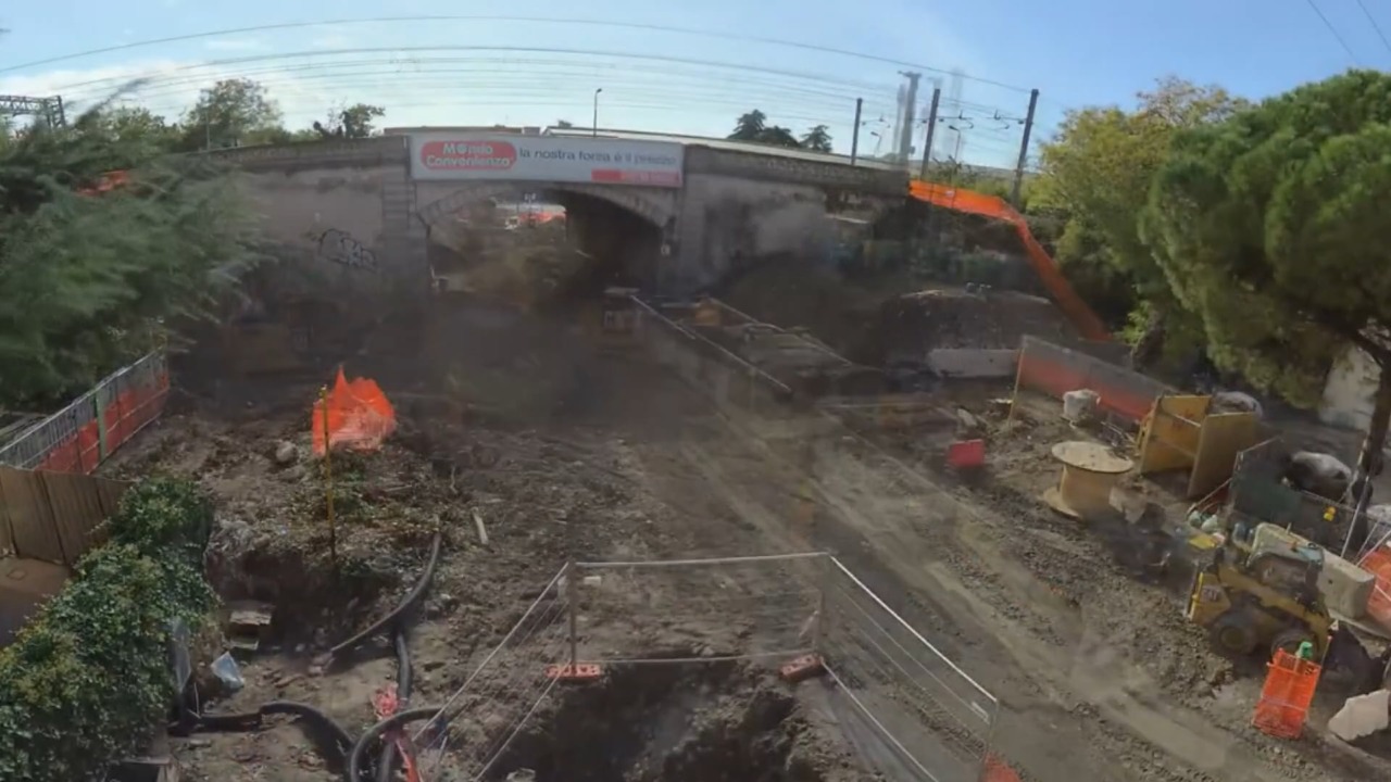Tram, linea verde: il timelapse dell’allargamento del sottopassaggio di via di Corticella