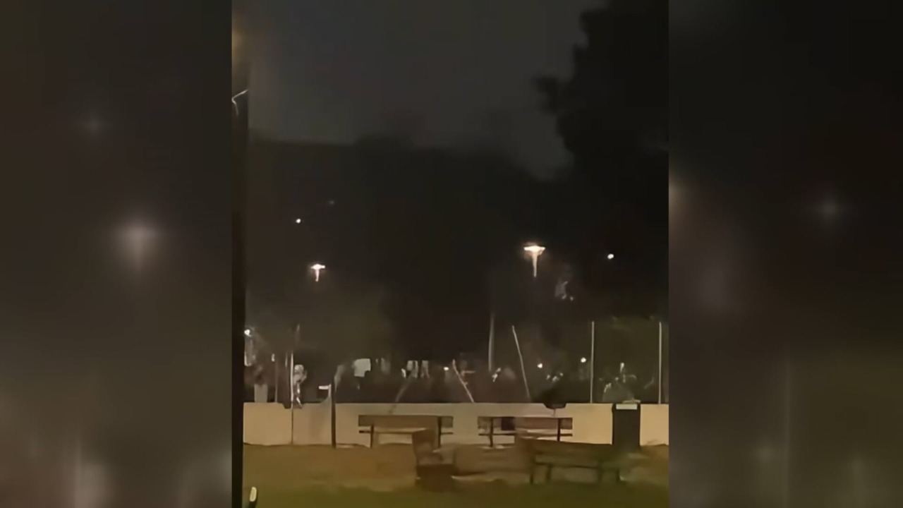 Pilastro, notte di tensioni: scontri fra manifestanti e forze dell’ordine