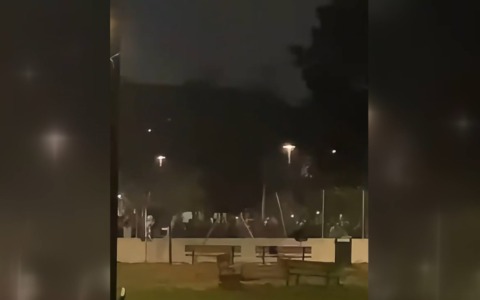 Pilastro, notte di tensioni: scontri fra manifestanti e forze dell’ordine