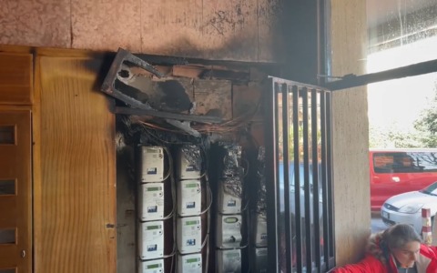 In fiamme il quadro elettrico in un condominio a Borgo Panigale