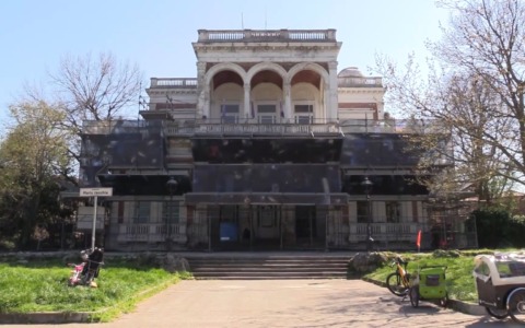 Raccolta firme di Fratelli d’Italia per denunciare lo stato di degrado della Palazzina Liberty