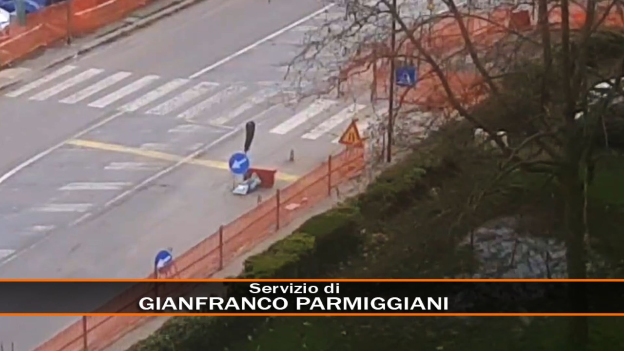 Via Shakespeare, spento il semaforo mal tarato che provocava lunghe code