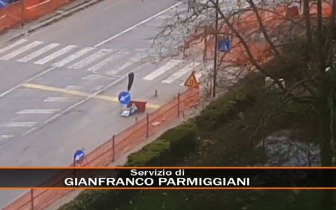 Via Shakespeare, spento il semaforo mal tarato che provocava lunghe code