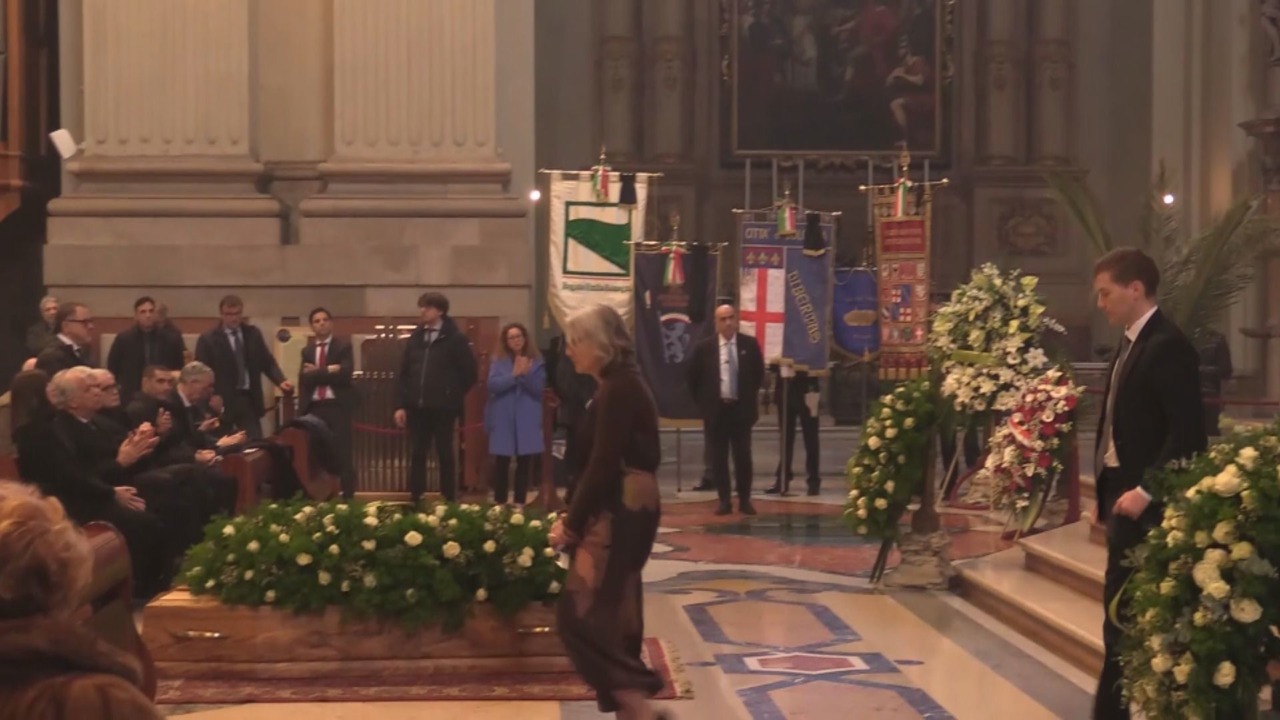 Funerali Roversi Monaco, il nipote Fabio: “Le leggende non muoiono mai”