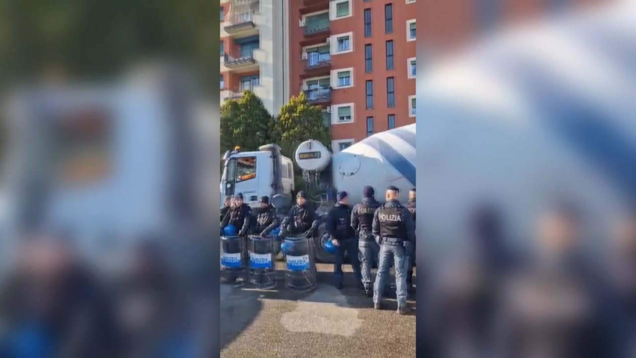 Futura, al Pilastro l’arrivo delle betoniere all’interno del cantiere del Muba è scortato dalle forze dell’ordine