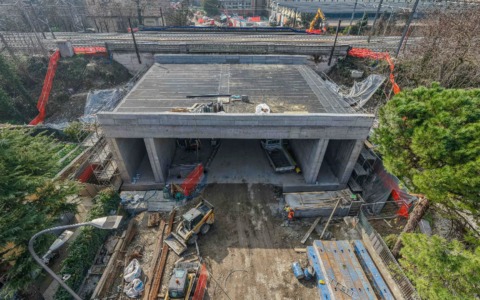 Tram linea verde, si allarga il sottopasso ferroviario in via Corticella. Lavori h24 e treni cancellati