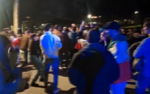 Iran: quel netto contrasto tra piazza Dalla e giardini Margherita