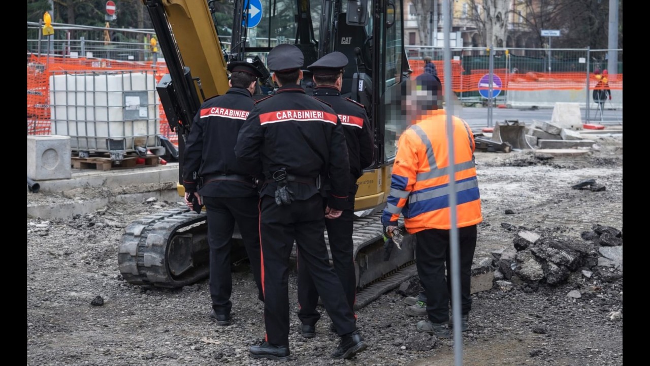 Ispezione dei Carabinieri nel cantiere Tram di Piazza dell’Unità