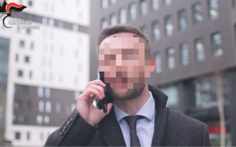 Perseguita la ex con 130 telefonate in poche ore, scatta braccialetto elettronico