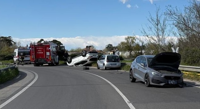 ‘Carambola’ fra tre veicoli a San Lazzaro, ferita una donna