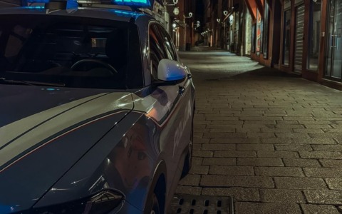 Furto in centro a Bologna. La polizia rintraccia e denuncia per ricettazione un cittadino italiano