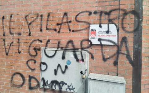 Scritte minacciose nella sede del Caaf Cgil Emilia-Romagna