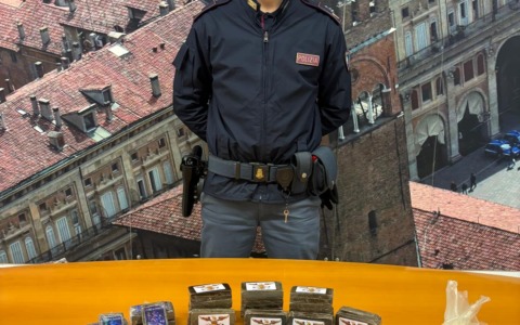 Droga: quasi 10 kg fra hascisc, cocaina, crack sequestrati in pochi giorni