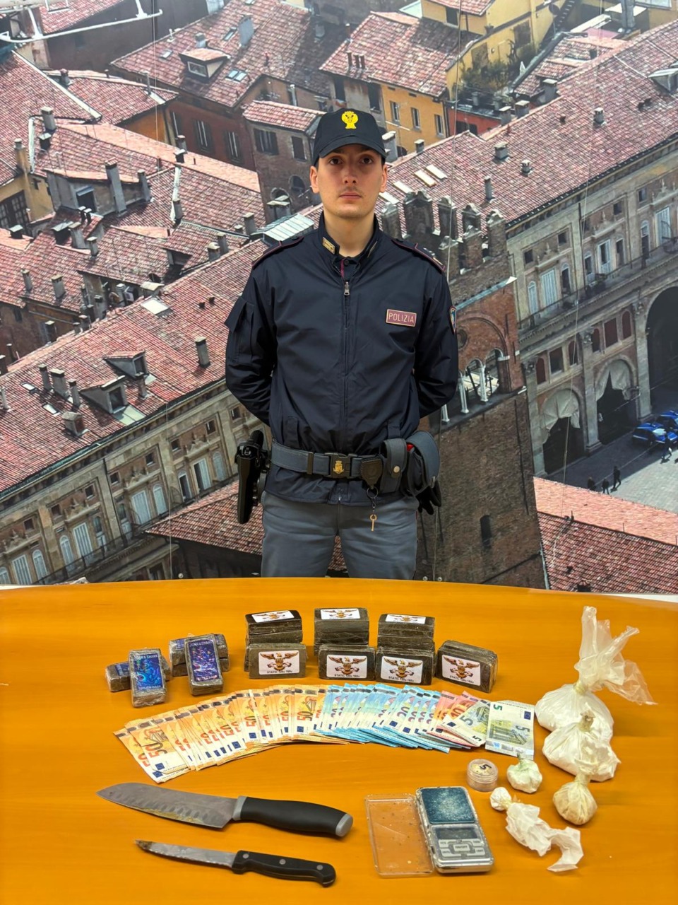 Droga: quasi 10 kg fra hascisc, cocaina, crack sequestrati in pochi giorni