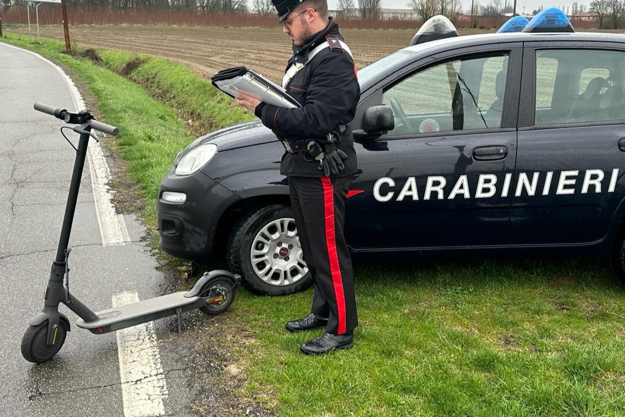 In due su un monopattino e senza casco fanno incidente, passeggero ferito