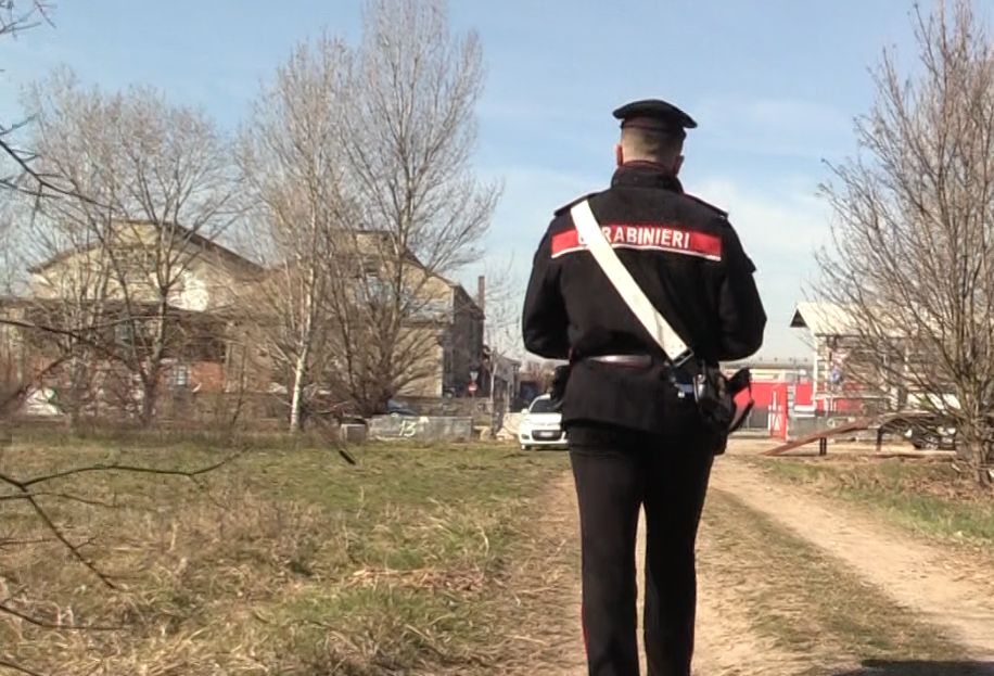 Lite in una struttura per senza dimora, i carabinieri sequestrano un coltello