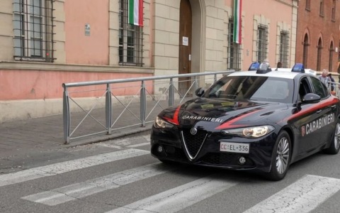 Rissa fra bande di giovani a San Lazzaro, 20enne preso a bottigliate in testa