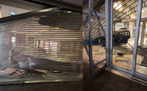 “Spaccata” in gioielleria al Centronova, bottino di almeno 20mila euro