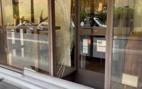 “Spaccata” in un laboratorio orafo in via Andrea Costa