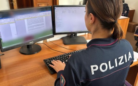 Adescano online una ragazzina under 14, sei uomini indagati per pedopornografia