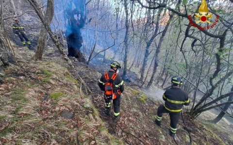 Incendio Alto Reno Terme, proseguono le operazioni di spegnimento