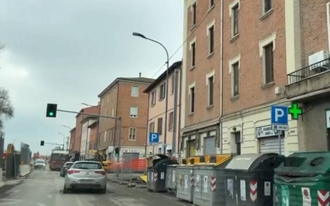 Da lunedì 4 maggio sulla via Emilia torna il doppio senso tra via Triumvirato e via della Pietra