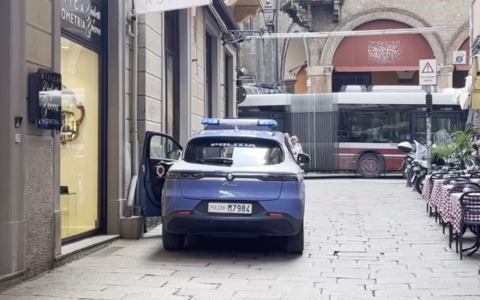 Tentano una rapina in via Clavature, ma le vittime sono un agente e un finanziere fuori servizio