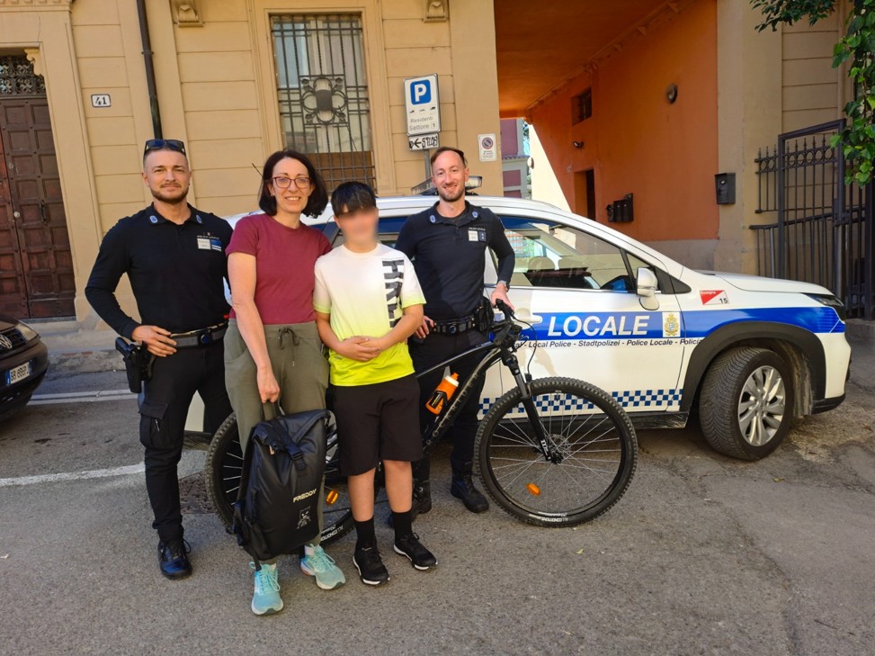 Rubano la bici a 13enne, la polizia locale la ritrova grazie al gps