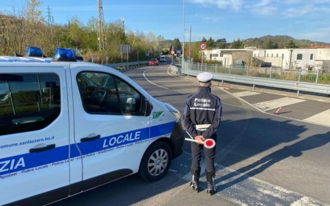 Urta un ciclista e va via, 61enne denunciato per omissione di soccorso