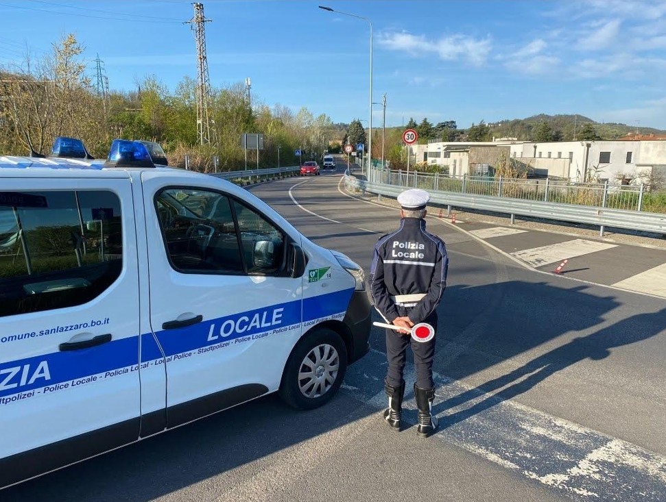 Urta un ciclista e va via, 61enne denunciato per omissione di soccorso