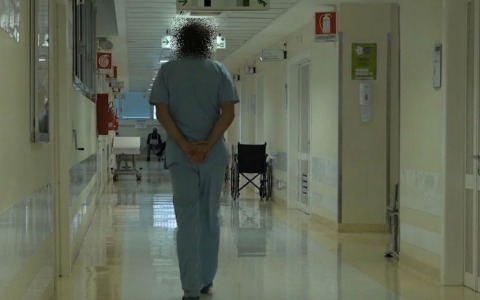 Operatore socio-sanitario molesta due pazienti, indagato per violenza sessuale e già sospeso