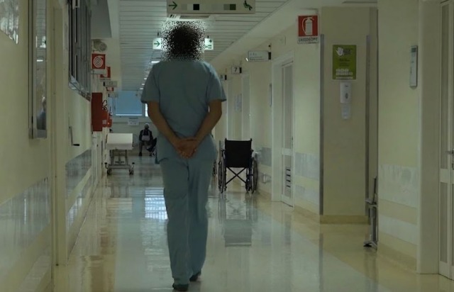 Operatore socio-sanitario molesta due pazienti, indagato per violenza sessuale e già sospeso