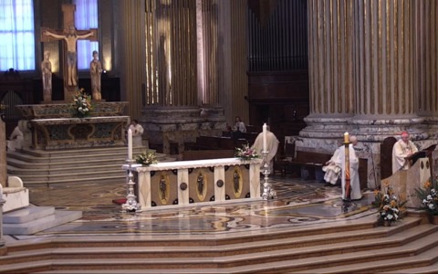 Zuppi celebra l’amore della resurrezione